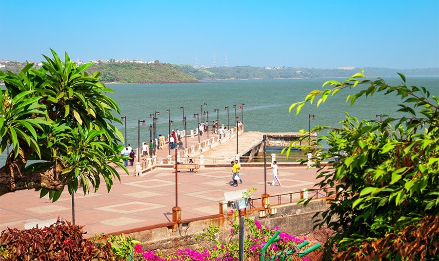 Dona Paula Beach in Goa by CB