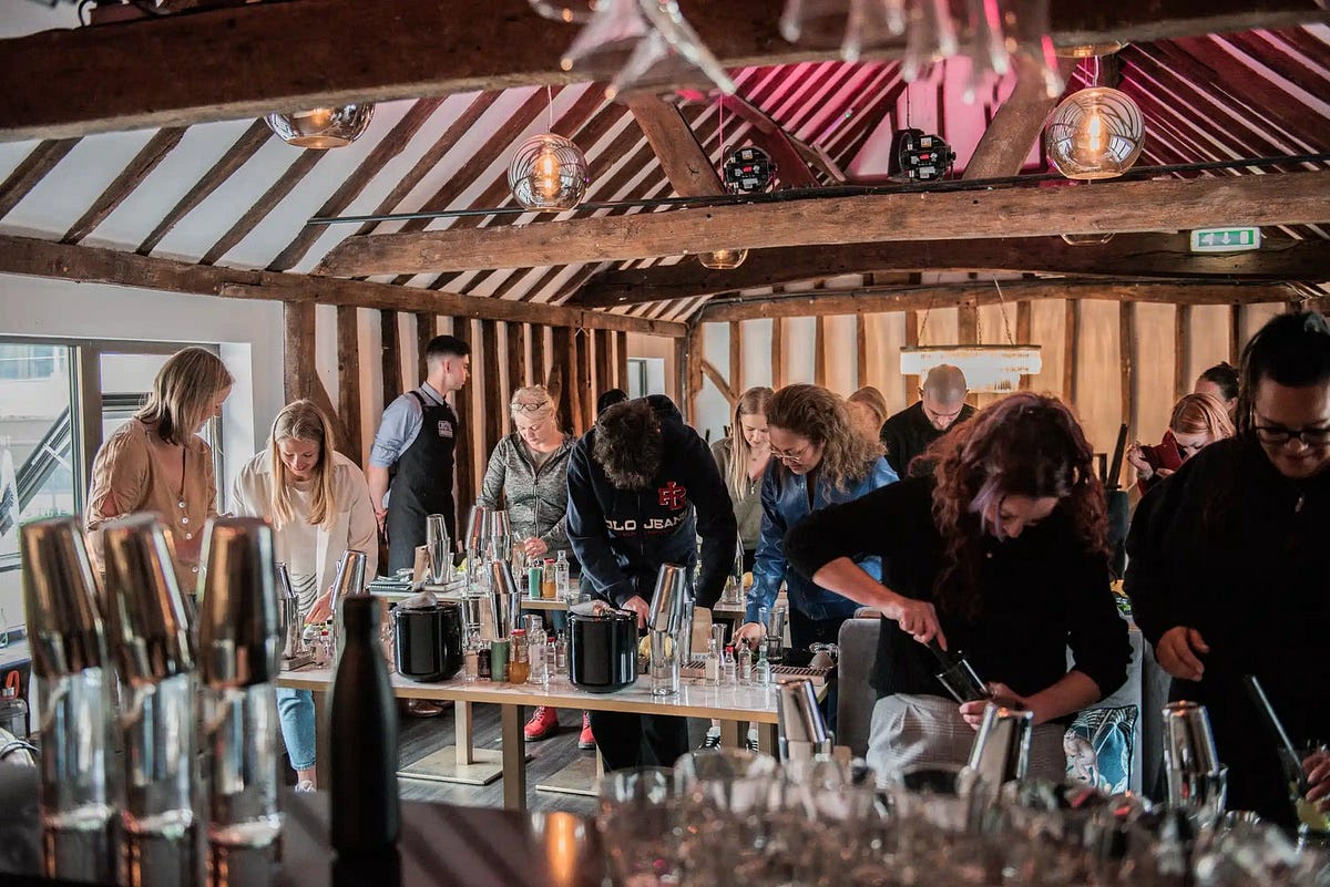 Why Cocktail Masterclasses Are the Perfect Way to Learn and Celebrate | by cocktailconnoisseurs | Oct, 2025 | Medium