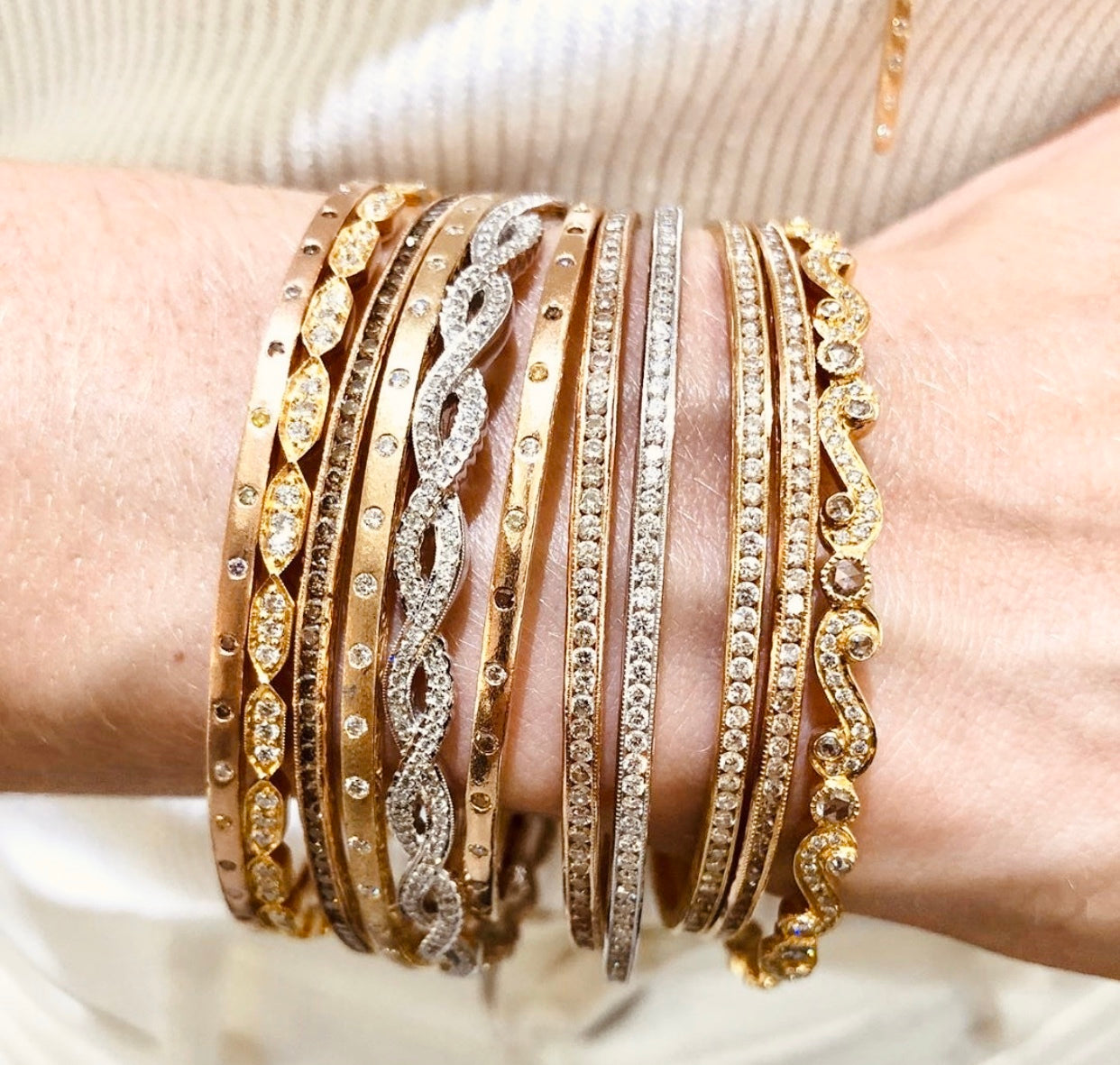 7 Reasons Women Prefer Gold Bracelets Over Other Jewelry