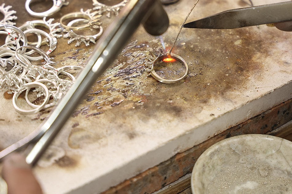 How Small Businesses Can Profit from Wholesale Jewelry Manufacturer During Good Friday Sale 2026 in USA