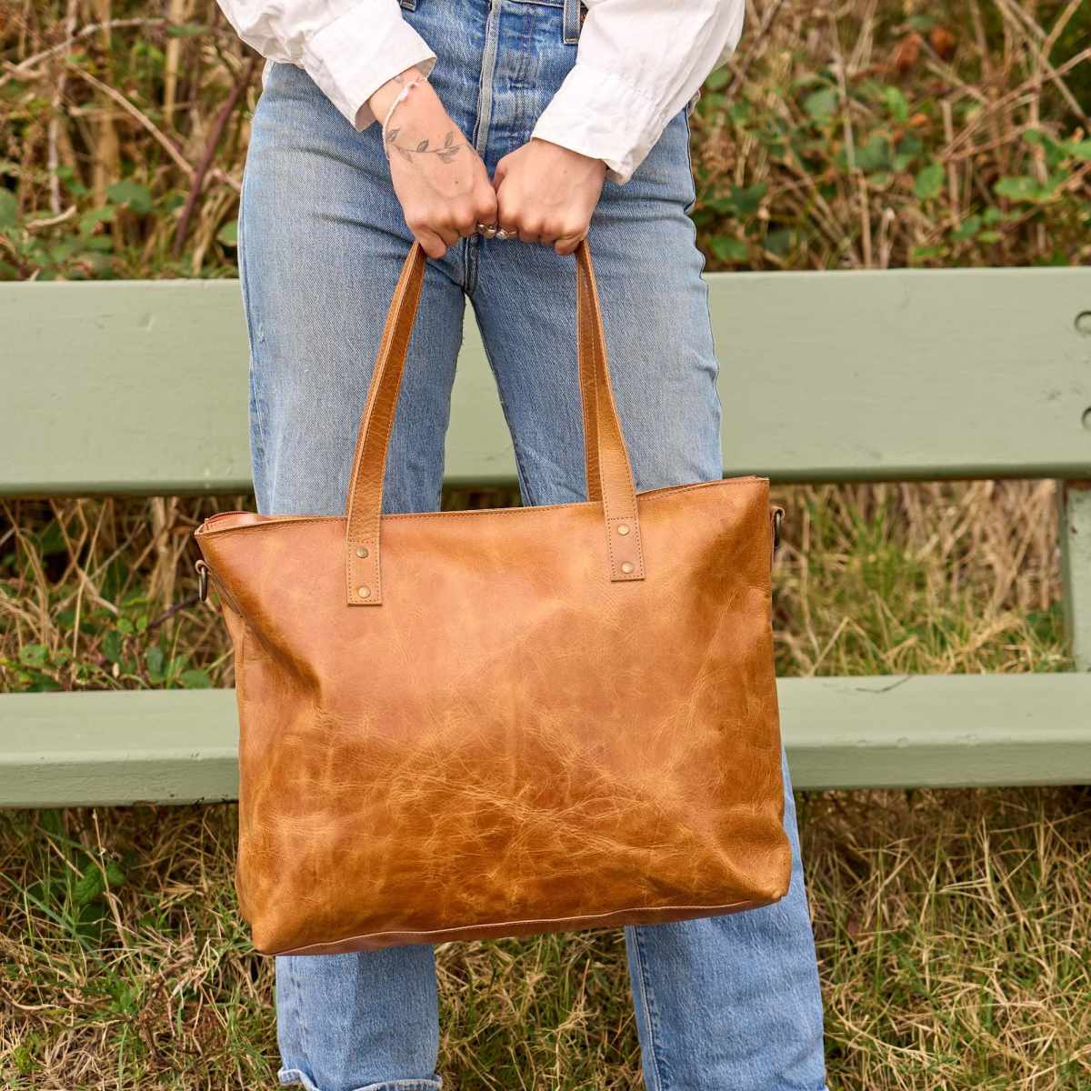 Leather Tote Bag vs Other Everyday Bags: Which Option Suits Your Lifestyle? – Melborne Leather Co.